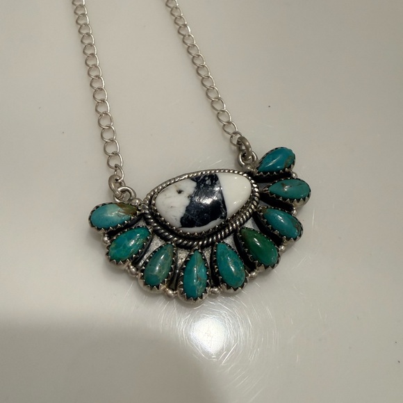 Nizhoni Traders Kingman Turquoise and White Buffalo Necklace - Picture 4 of 5